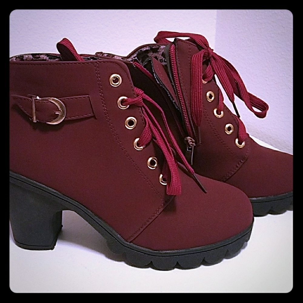 NEVER WORN Boots